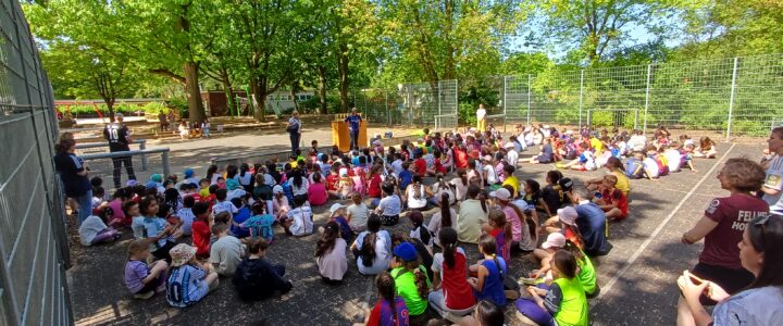 Fußballturnier bei bestem Wetter – ein sportlicher Tag an unserer Schule Fußballturnier bei bestem Wetter – ein sportlicher Tag an unserer Schule